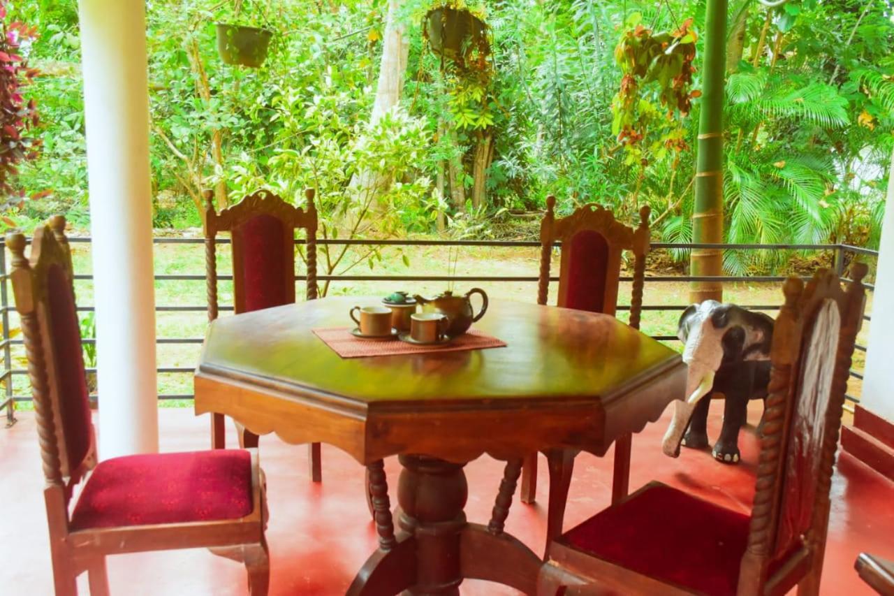 Canal Side Safari Resort Uda Walawe Extérieur photo