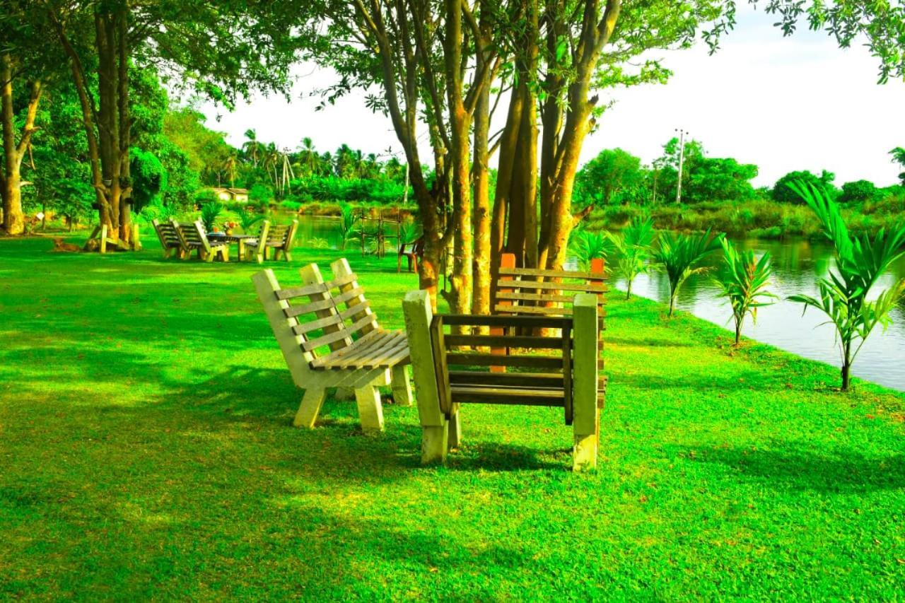 Canal Side Safari Resort Uda Walawe Extérieur photo