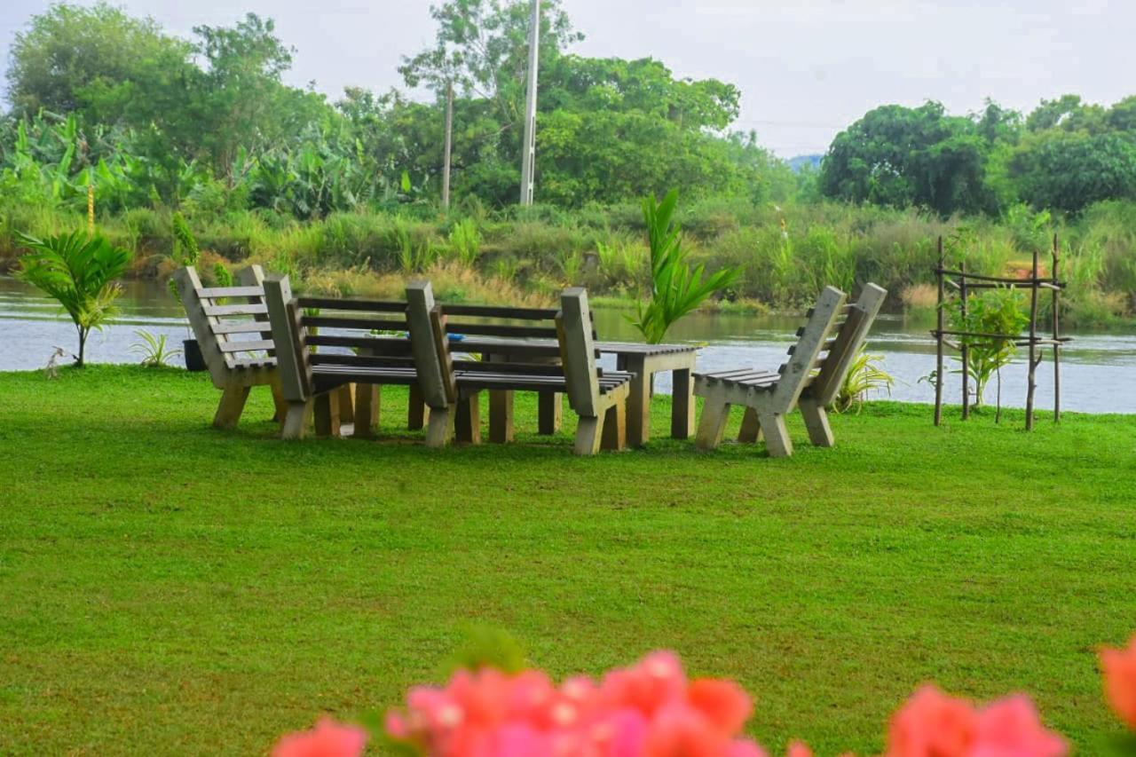 Canal Side Safari Resort Uda Walawe Extérieur photo