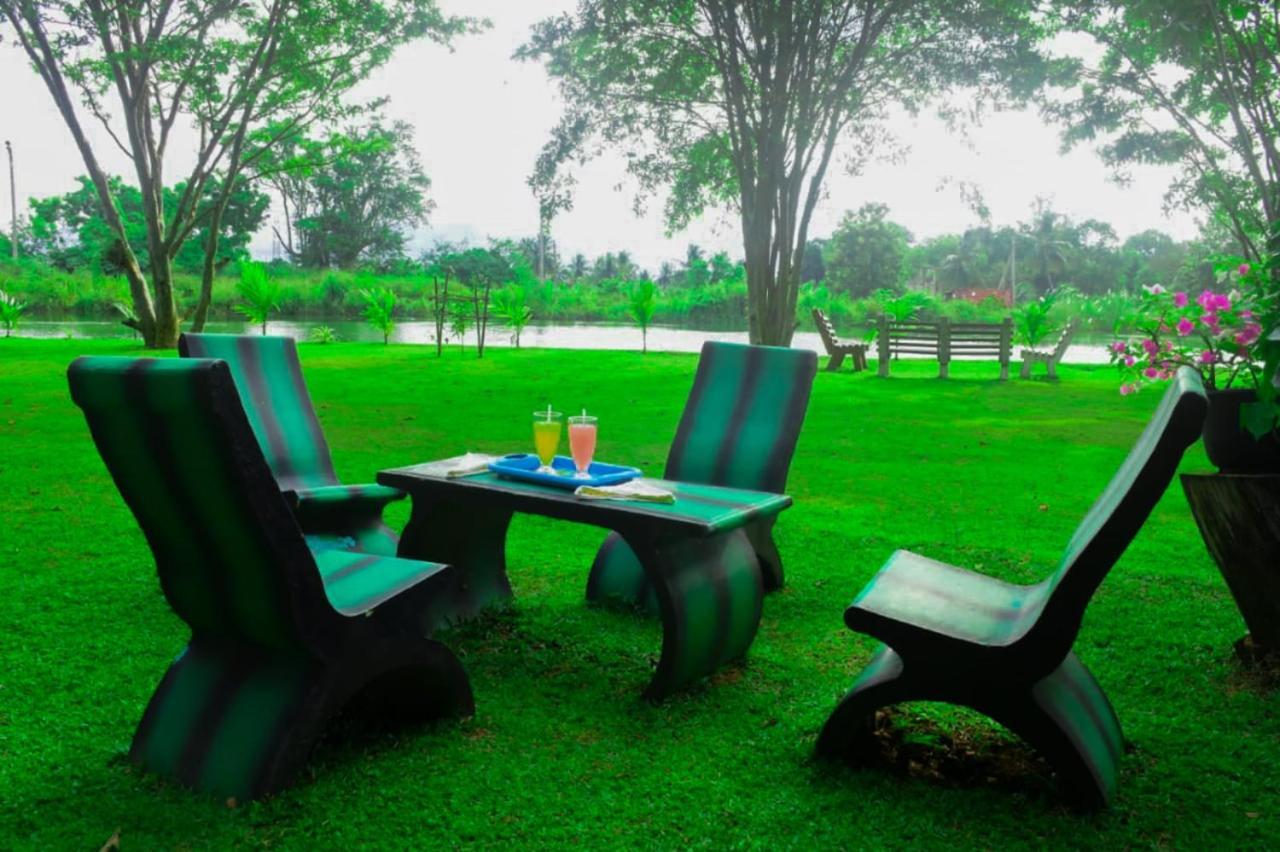 Canal Side Safari Resort Uda Walawe Extérieur photo