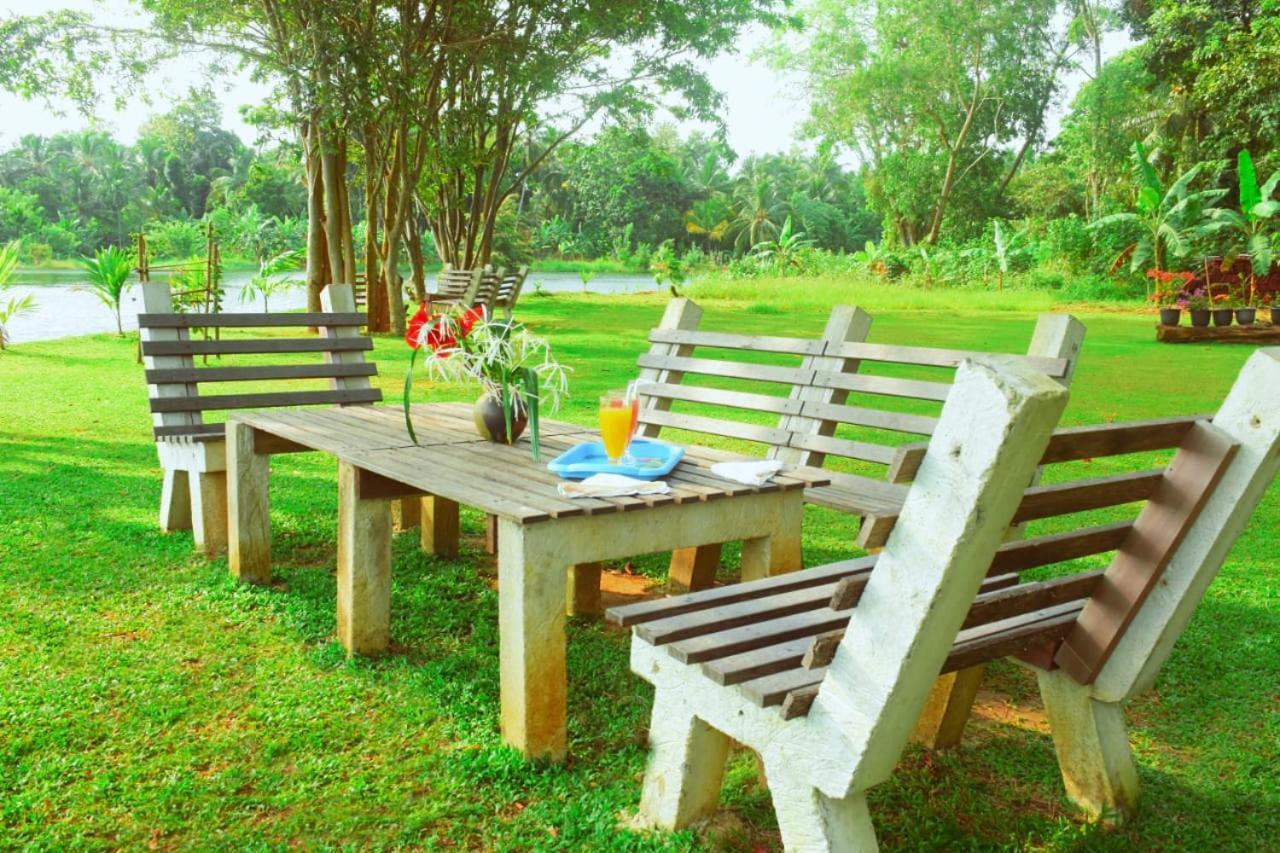 Canal Side Safari Resort Uda Walawe Extérieur photo