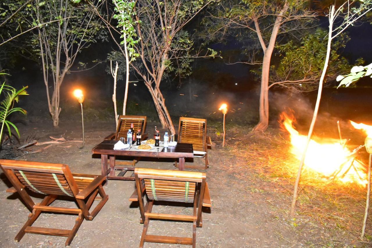 Canal Side Safari Resort Uda Walawe Extérieur photo