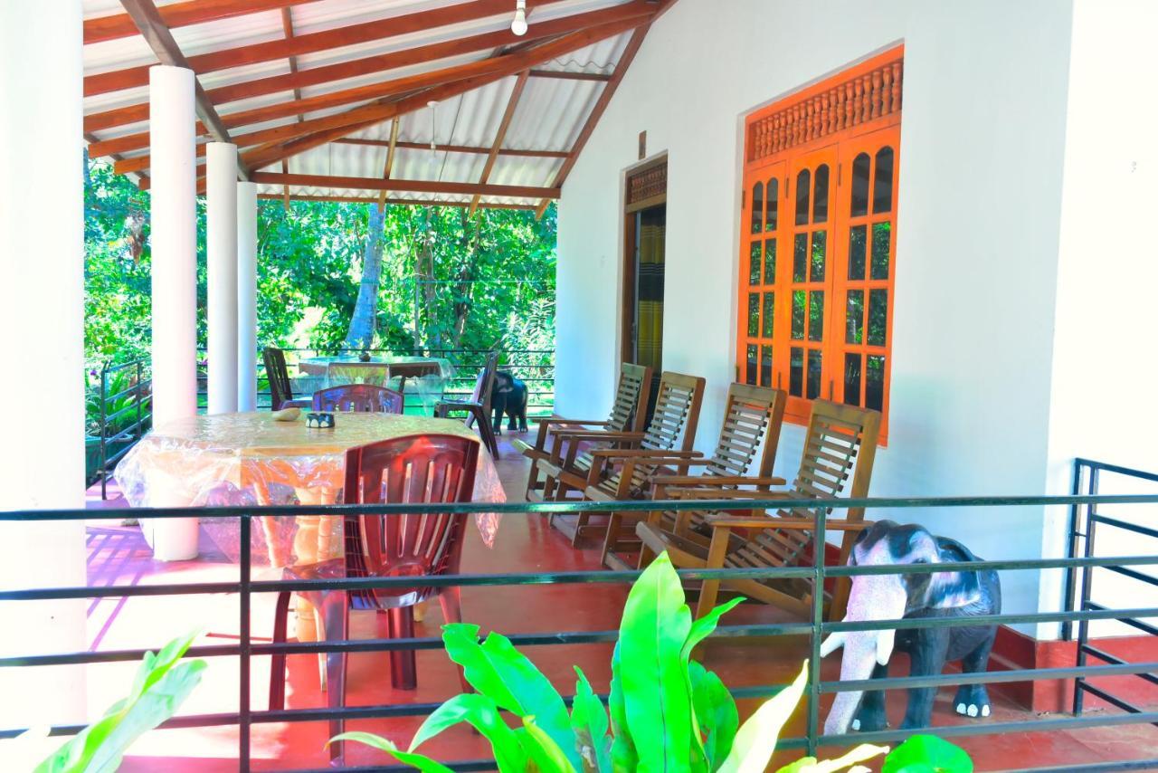 Canal Side Safari Resort Uda Walawe Extérieur photo